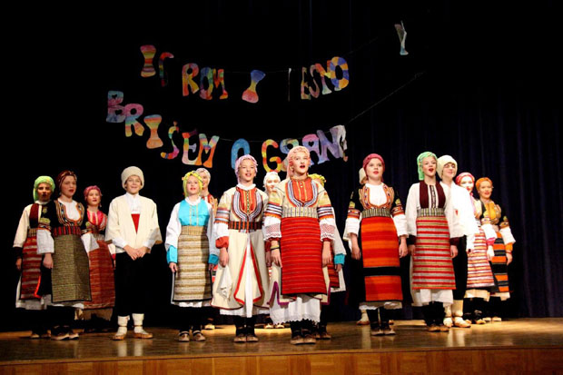 Млади Срби игром и песмом повезују народе: Одржан пети Међународни фестивал дечијег фоклора у Марибору (ФОТО)